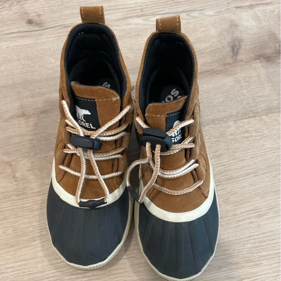 Sorel Other - Sorel Tan and Black Suede Boots